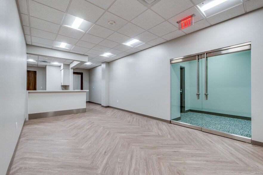 11970 N Central Expy, Dallas, TX à louer - Photo de l’immeuble – Image 3 sur 9
