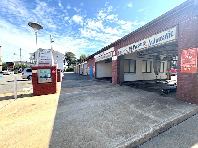 950 Broadway, Fall River, MA à vendre - Photo de l’immeuble – Image 2 sur 9