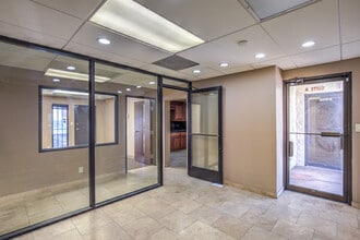 3320-3340 W Wynn Rd, Las Vegas, NV à louer Photo intérieure– Image 2 sur 19