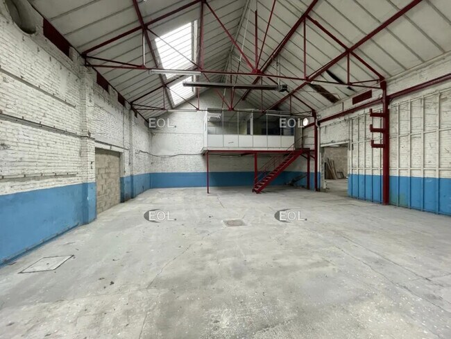 Plus de détails pour Local d'activités à louer