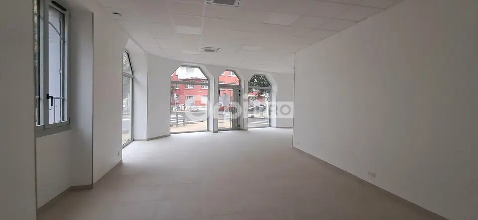 Local commercial dans Tarbes à louer Photo intérieure– Image 1 sur 9