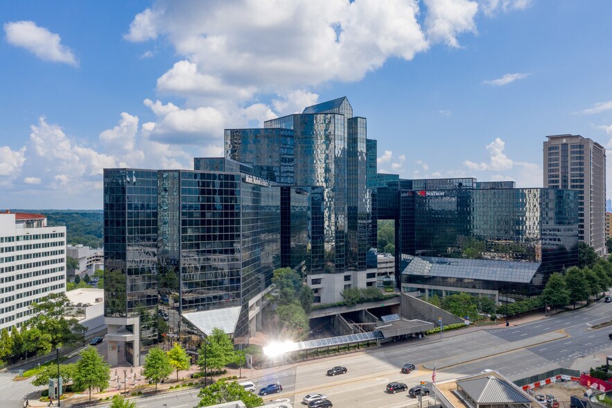 3333 Peachtree Rd Ne, Atlanta, GA à vendre - Photo de l’immeuble – Image 3 sur 25