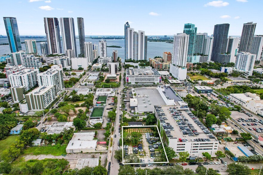 100-118 NE 21st St, Miami, FL à vendre - Photo principale – Image 1 sur 10
