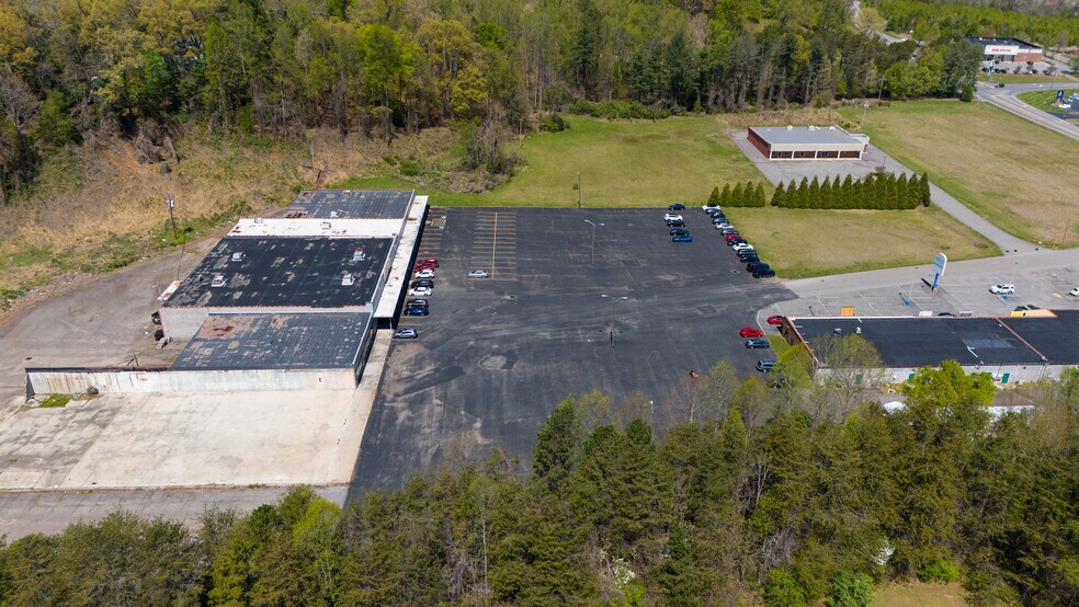 275 Riverside Dr, Bassett, VA à vendre - Photo de l’immeuble – Image 3 sur 33