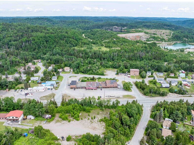 168 Regional Rd 8, Onaping, ON à louer - Photo de l’immeuble – Image 2 sur 16