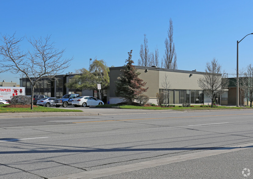 208 Evans Ave, Toronto, ON à louer - Photo principale – Image 2 sur 8