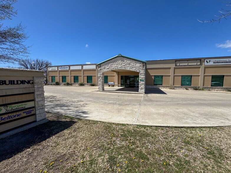 2014 Ben Merritt Dr, Decatur, TX à louer - Photo de l’immeuble – Image 2 sur 28