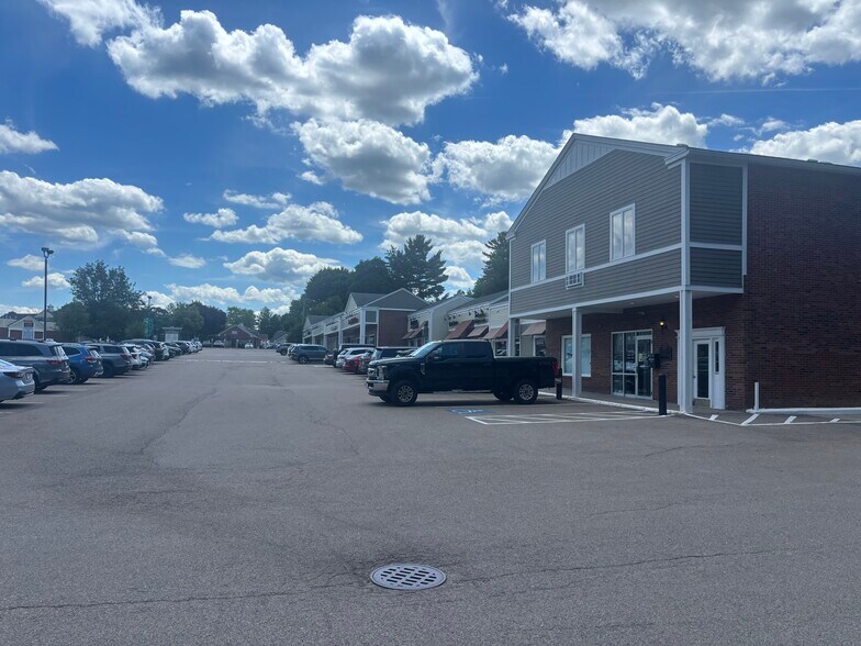 10-18 N Meadows Rd, Medfield, MA à louer - Photo de l’immeuble – Image 3 sur 17