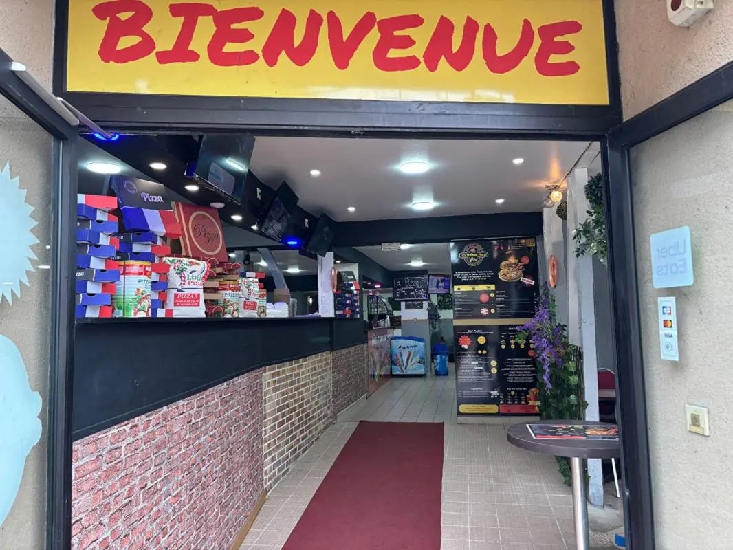 Local d'activités dans Saint-Junien à vendre Photo de l’immeuble– Image 1 sur 5