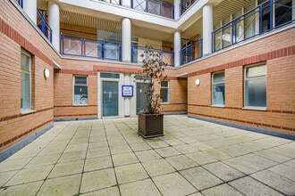 14 Arcadia Ave, Londres à louer Photo de l’immeuble– Image 1 sur 3