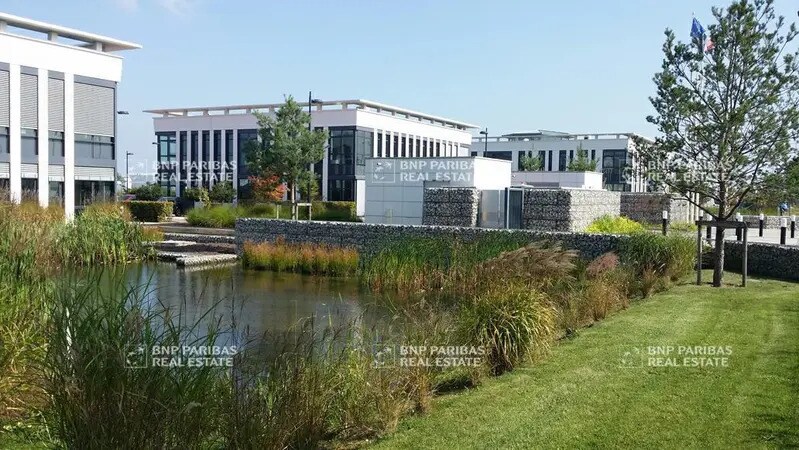 Bureau dans Élancourt à louer Photo de l’immeuble– Image 1 sur 11