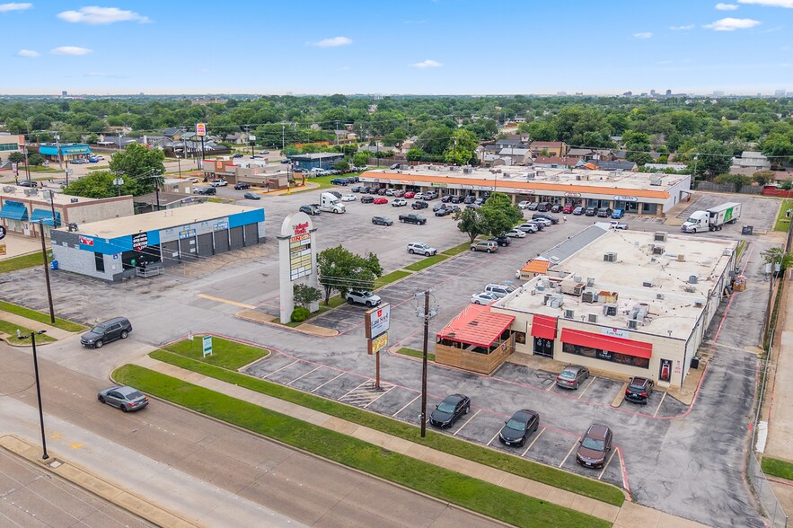 4401-4425 West Walnut Street, Garland, TX à vendre - Photo de l’immeuble – Image 1 sur 6