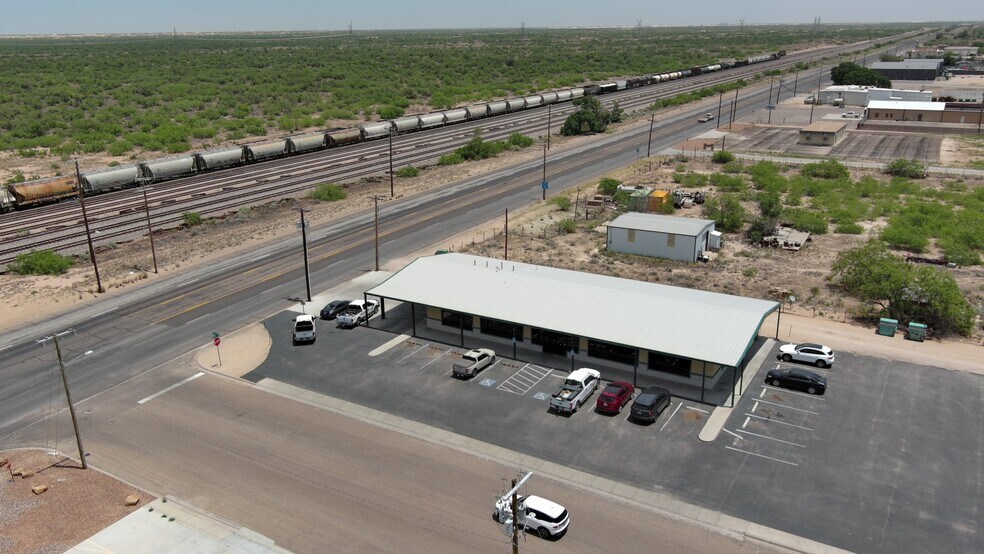 100 S James Ave, Monahans, TX à vendre - Photo de l’immeuble – Image 3 sur 33