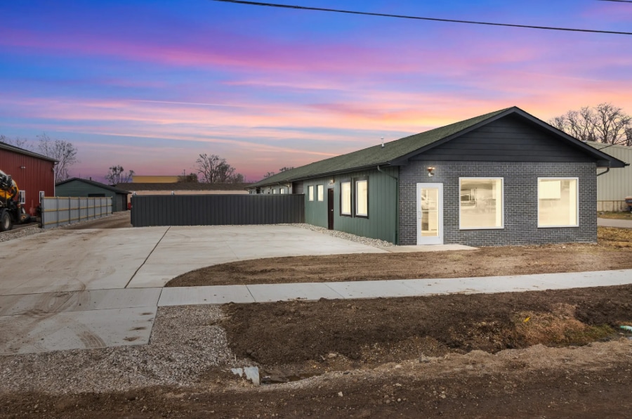 2627 Williams Dr, Waterford, MI à louer Photo principale– Image 1 sur 20