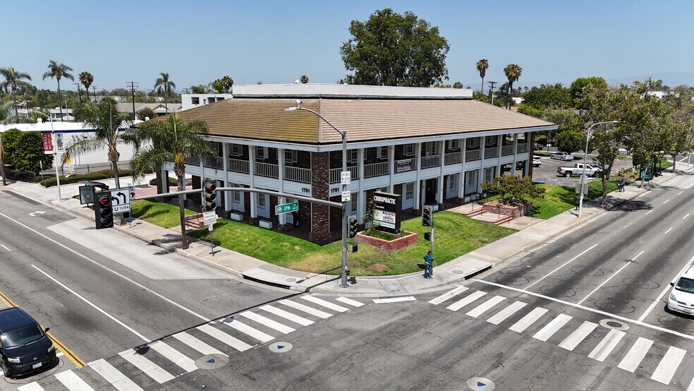 1701 N Main St, Santa Ana, CA à vendre - Photo de l’immeuble – Image 3 sur 34