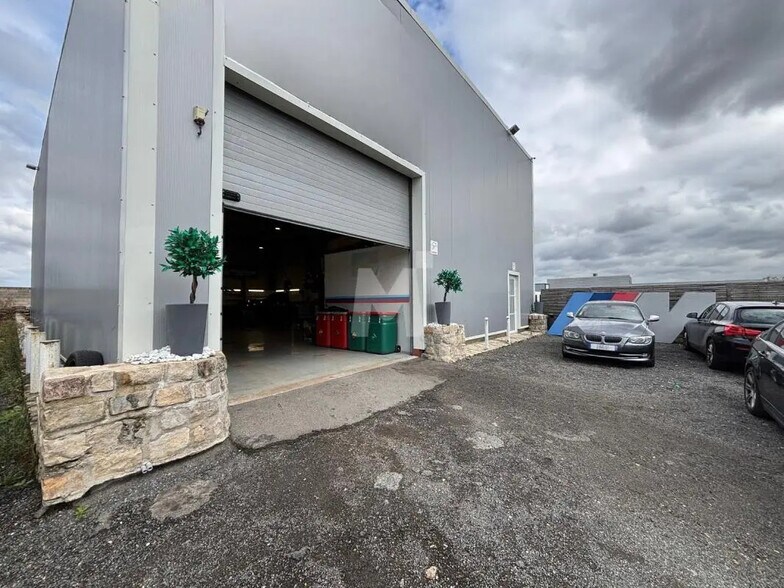 Bureau dans Égly à louer - Photo de l’immeuble – Image 1 sur 7