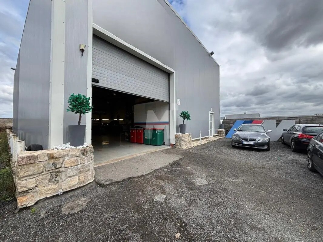 Bureau dans Égly à louer Photo de l’immeuble– Image 1 sur 8