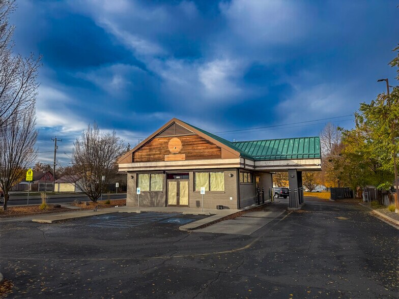 2703 N Division St, Spokane, WA à vendre - Photo de l’immeuble – Image 1 sur 6