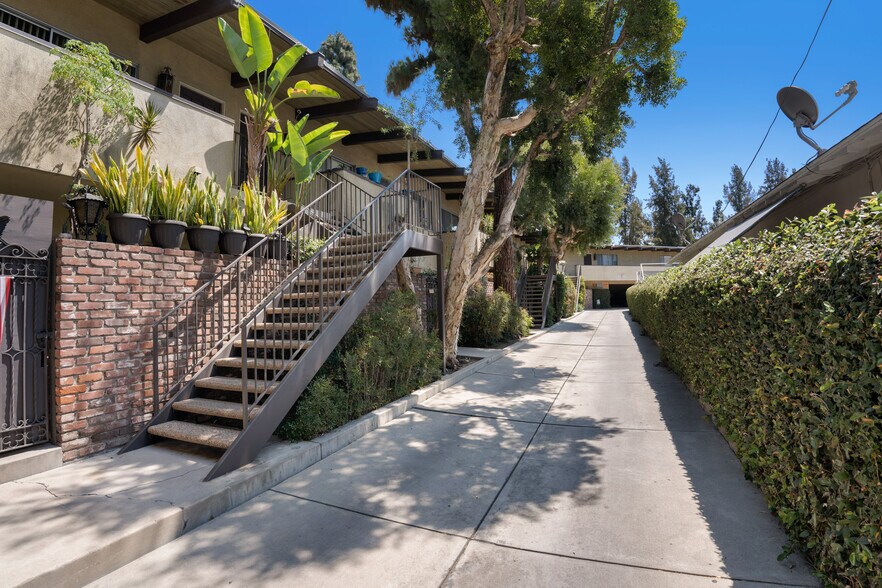 5934 Buffalo Ave, Van Nuys, CA à vendre - Photo de l’immeuble – Image 3 sur 40