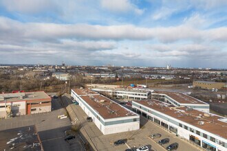 2212A Gladwin Cres, Ottawa, ON - VUE AÉRIENNE  vue de carte