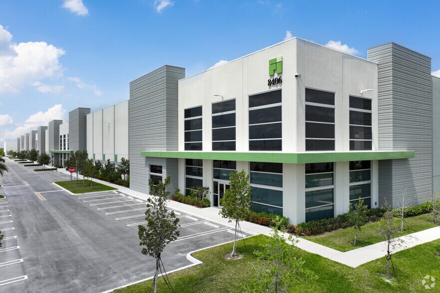 8406 NW 90th, Medley, FL à louer - Photo de l’immeuble – Image 1 sur 8