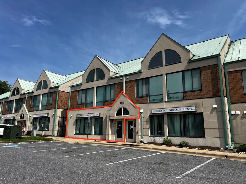 9821 Greenbelt Rd, Lanham Seabrook, MD à vendre - Photo de l’immeuble – Image 1 sur 9