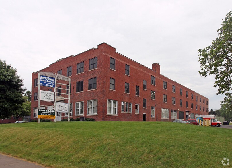 183 E Main Rd, Fredonia, NY à louer - Photo principale – Image 1 sur 2