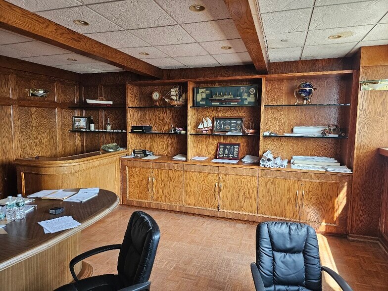 75 Windsor Ave, Mineola, NY à louer - Photo de l’immeuble – Image 3 sur 13