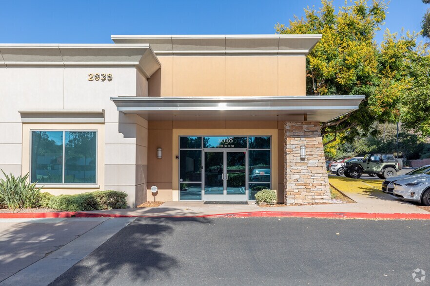 2038 Corte del Nogal, Carlsbad, CA à louer - Photo de l’immeuble – Image 2 sur 7