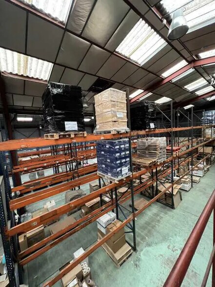 Industriel/Logistique dans Andilly à louer - Photo de l’immeuble – Image 1 sur 7