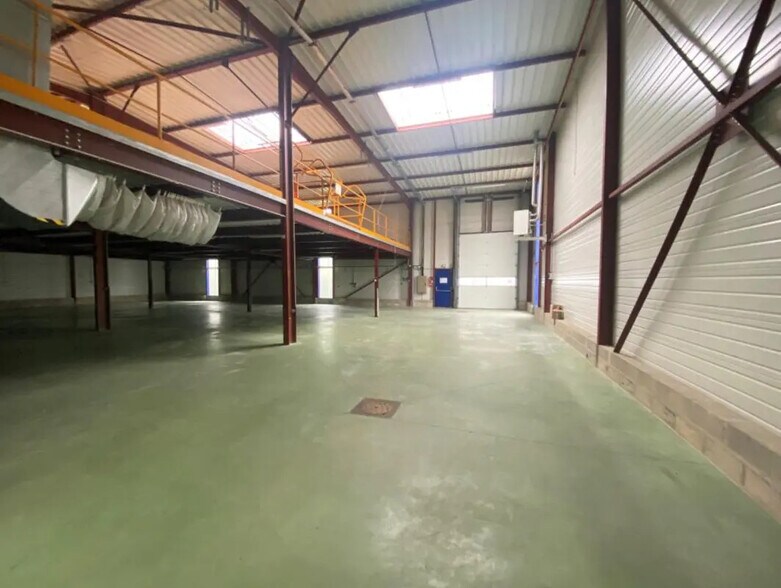 Local d'activités dans Saint-Germain-de-la-Grange à vendre - Photo intérieure – Image 3 sur 9