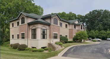 6373 N Jean Nicolet Rd, Glendale, WI à vendre - Photo de l’immeuble – Image 2 sur 10