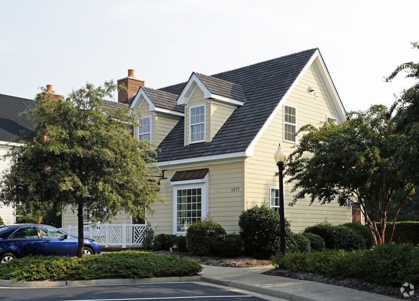 1877 Governors Pointe Dr, Suffolk, VA à louer - Photo de l’immeuble – Image 3 sur 5