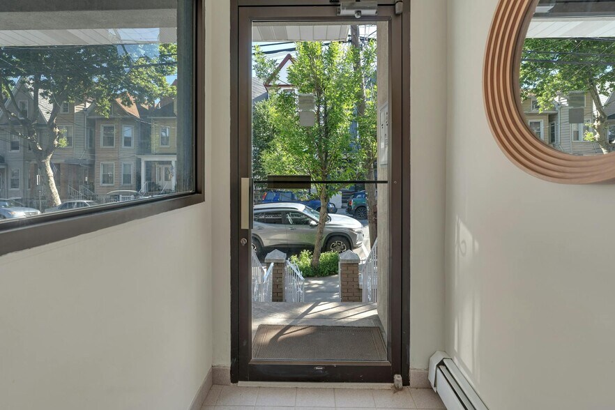 37 47th St, Weehawken, NJ à vendre - Photo intérieure – Image 2 sur 35