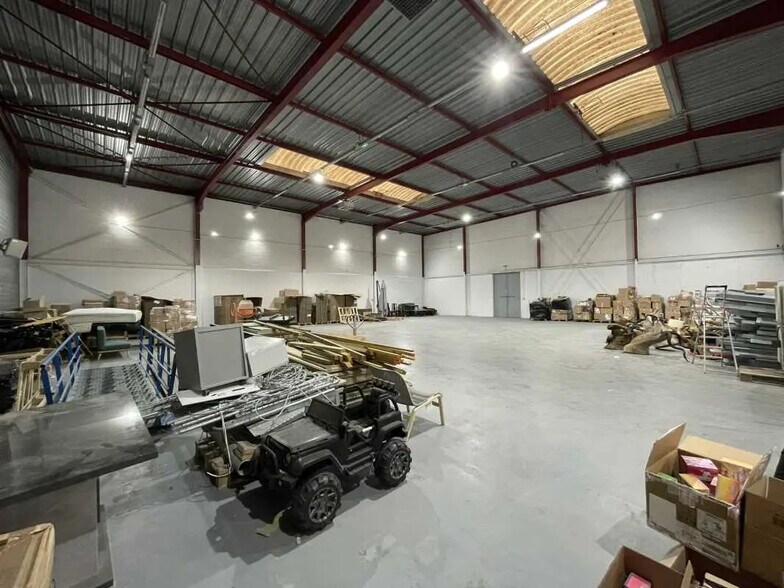 Local d’activités dans Créteil à louer - Photo intérieure – Image 2 sur 14