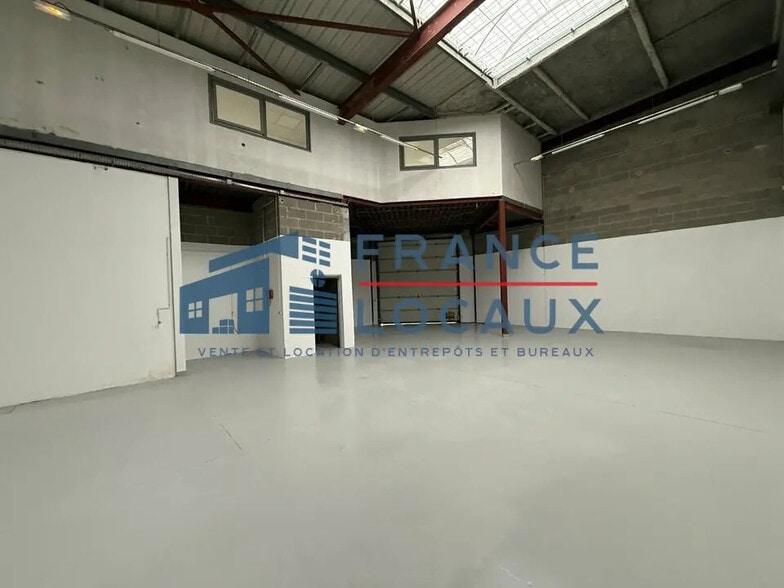 Local d’activités dans Le Thillay à louer - Photo intérieure – Image 2 sur 9