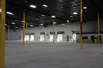 8040 Bayberry Rd, Jacksonville, FL à louer Photo intérieure– Image 2 sur 10