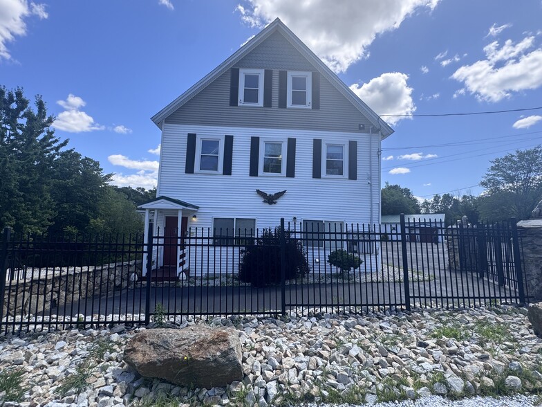 16 Concord Hill Rd, Pittsfield, NH à vendre - Photo principale – Image 1 sur 31