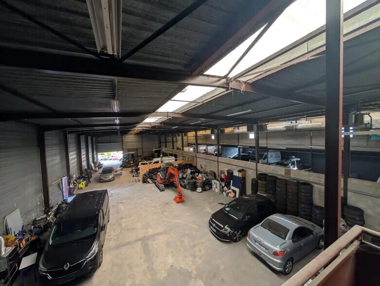 Local d'activités dans Porcheville à vendre - Photo de l’immeuble – Image 2 sur 10