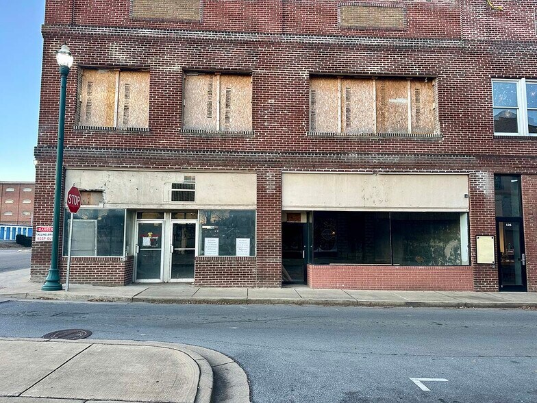 130 Spring St, Johnson City, TN à louer - Photo de l’immeuble – Image 2 sur 4