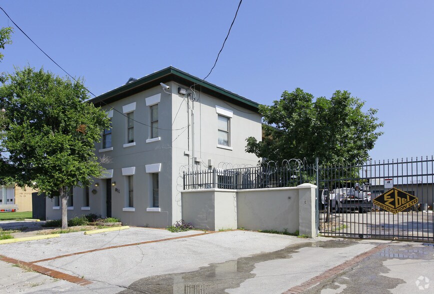 811 El Monte Blvd, San Antonio, TX à louer - Photo de l’immeuble – Image 2 sur 13