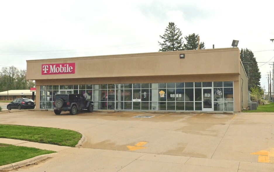 812 A Ave, Oskaloosa, IA à louer - Photo de l’immeuble – Image 2 sur 4
