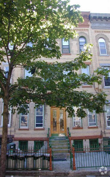 430 Bleecker St, Brooklyn, NY à vendre - Photo principale – Image 1 sur 14