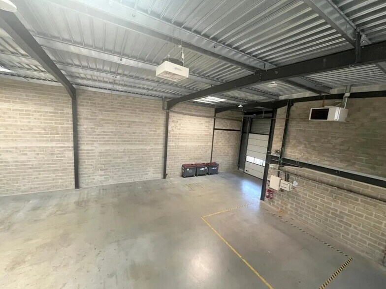 Industriel/Logistique dans Sartrouville à vendre - Photo de l’immeuble – Image 3 sur 15