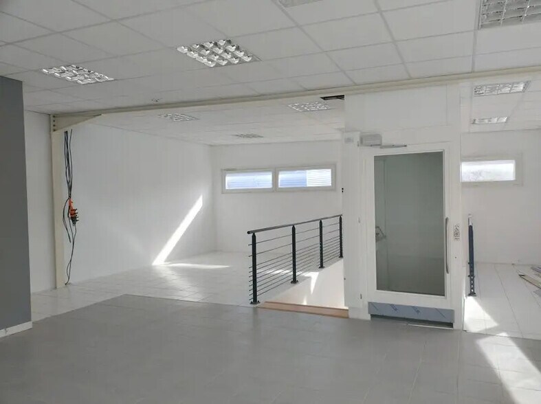 Bureau dans Voglans à louer - Photo de l’immeuble – Image 3 sur 12