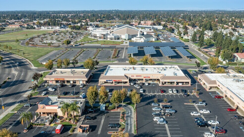 7050-7090 N Cedar Ave, Fresno, CA à louer - Photo de l’immeuble – Image 2 sur 16