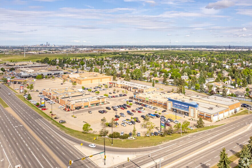 993 Fir St, Edmonton, AB à louer - Photo de l’immeuble – Image 1 sur 22