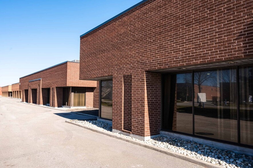75 Haist Ave, Vaughan, ON à louer - Photo de l’immeuble – Image 2 sur 6