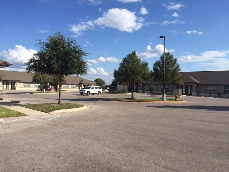 1508 Dessau Ridge Ln, Austin, TX à vendre - Photo de l’immeuble – Image 3 sur 15