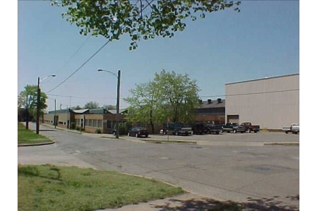 1709 Thompson St, Lansing, MI à louer - Photo de l’immeuble – Image 2 sur 8